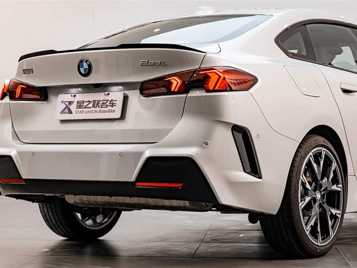 BMW 2 Series 2025 2025款 225L M运动曜夜套装