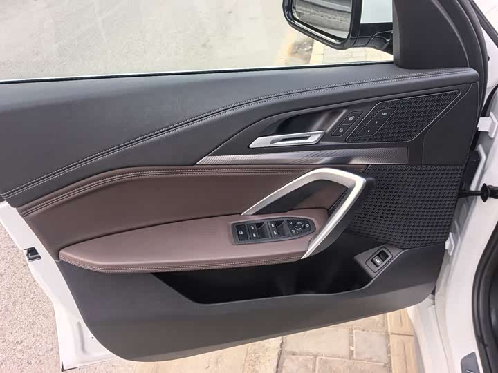 BMW iX1 2025 2025款 eDrive25L M运动套装