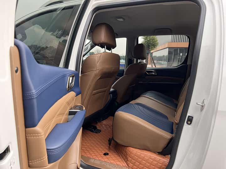 Foton Tunland G9 2022 2022款 2.0T装甲大将军自动四驱休闲版乐享型长箱4F20TC