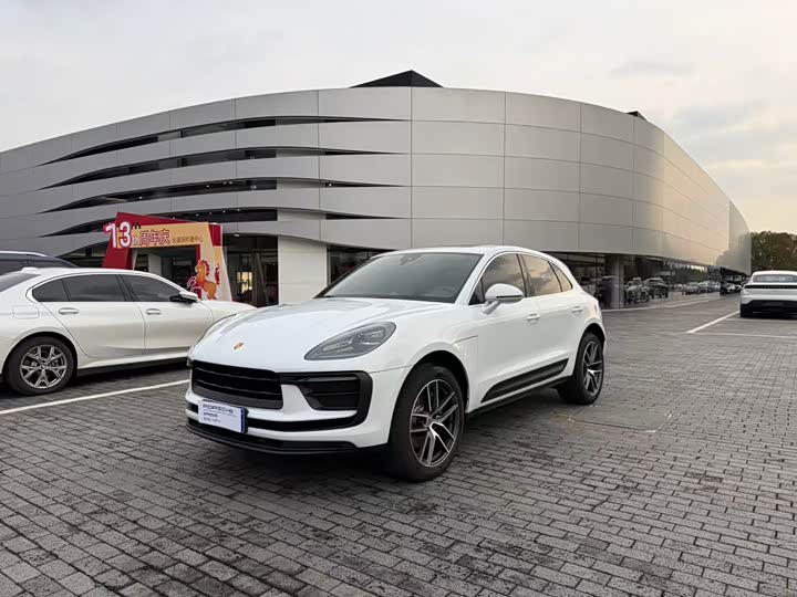 2026 Porsche Macan