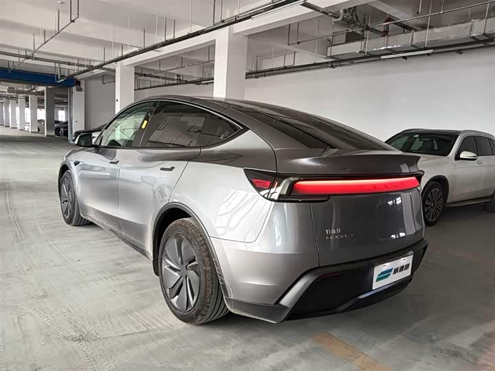 Tesla Model Y 2025 2025款 后轮驱动版