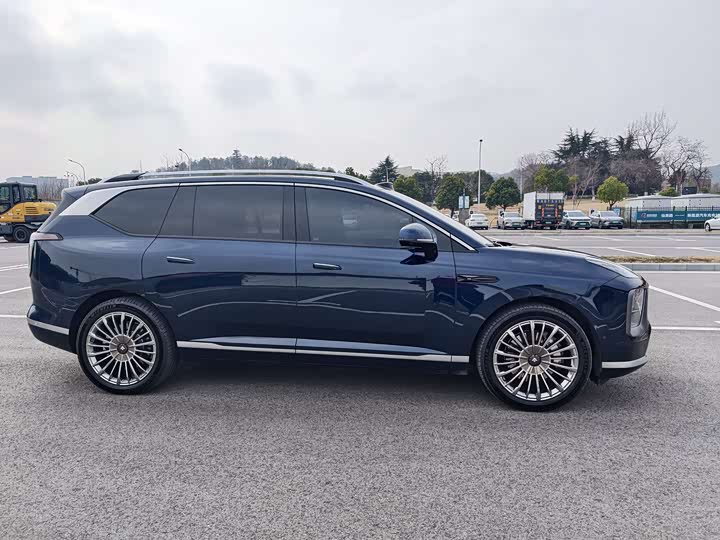 GAC Hyptec HL 2025 2025款 700 Ultra六座四驱激光雷达版