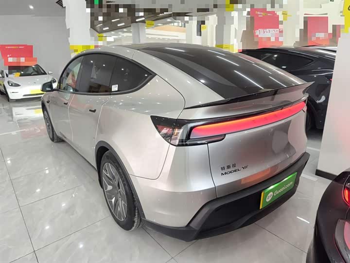 Tesla Model Y 2025 2025款 长续航全轮驱动版