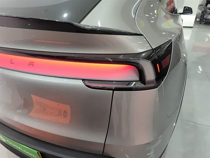 Tesla Model Y 2025 2025款 长续航全轮驱动版