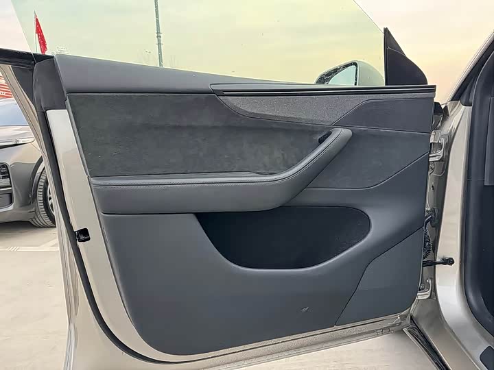 Tesla Model Y 2025 2025款 长续航全轮驱动版