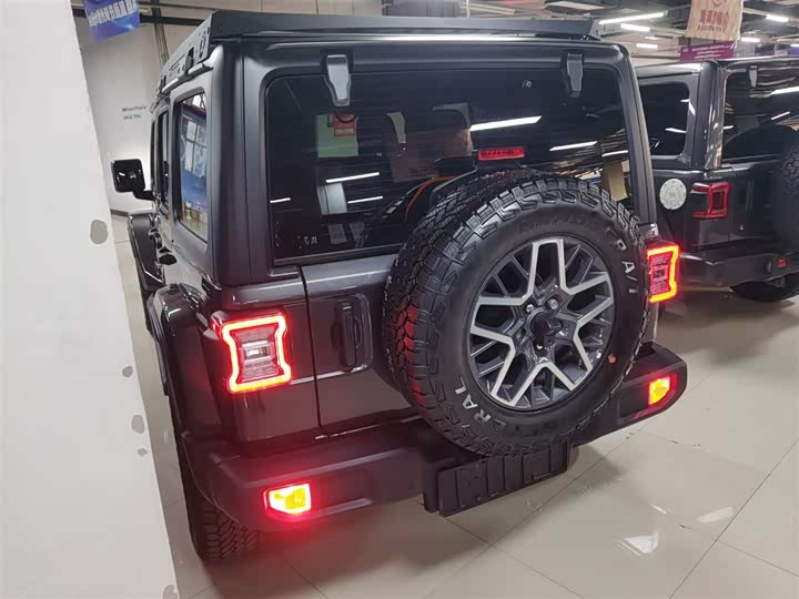 Jeep Wrangler 2024 2024款 2.0T 撒哈拉四门版
