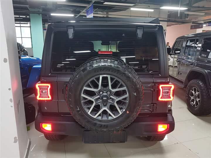 Jeep Wrangler 2024 2024款 2.0T 撒哈拉四门版