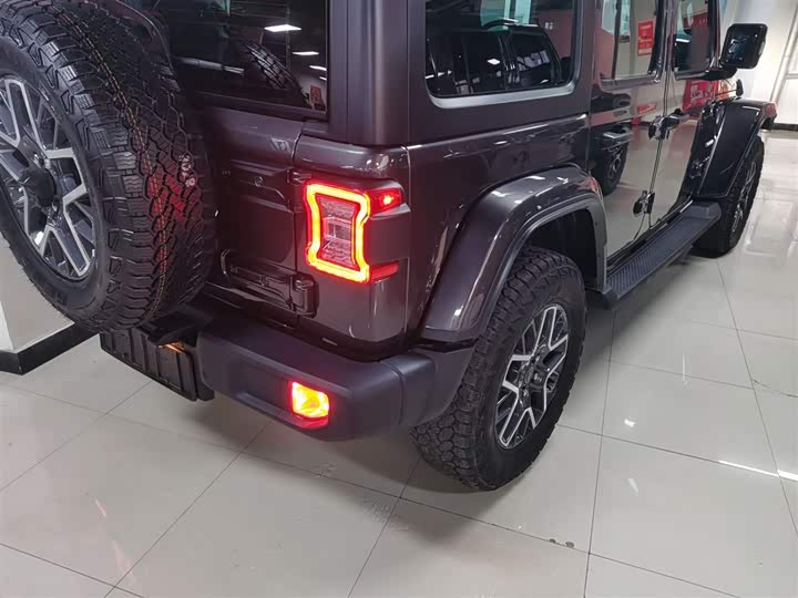 Jeep Wrangler 2024 2024款 2.0T 撒哈拉四门版