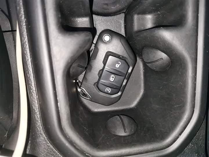 Jeep Wrangler 2024 2024款 2.0T 撒哈拉四门版