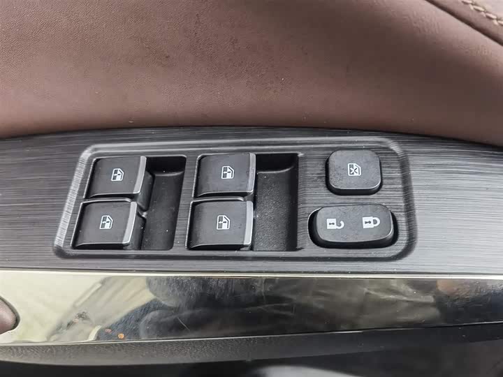 JAC X8 Plus 2024 2024款 1.5TGDI DCT智享版 7座