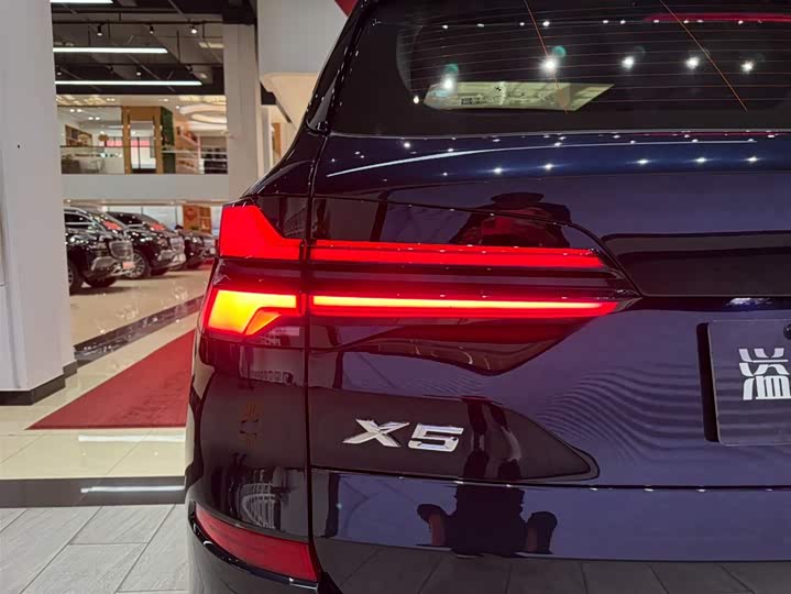 BMW X5 2026 2026款 xDrive 40Li M运动曜夜套装