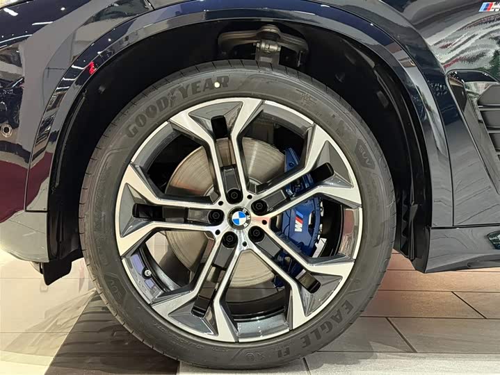 BMW X5 2026 2026款 xDrive 40Li M运动曜夜套装