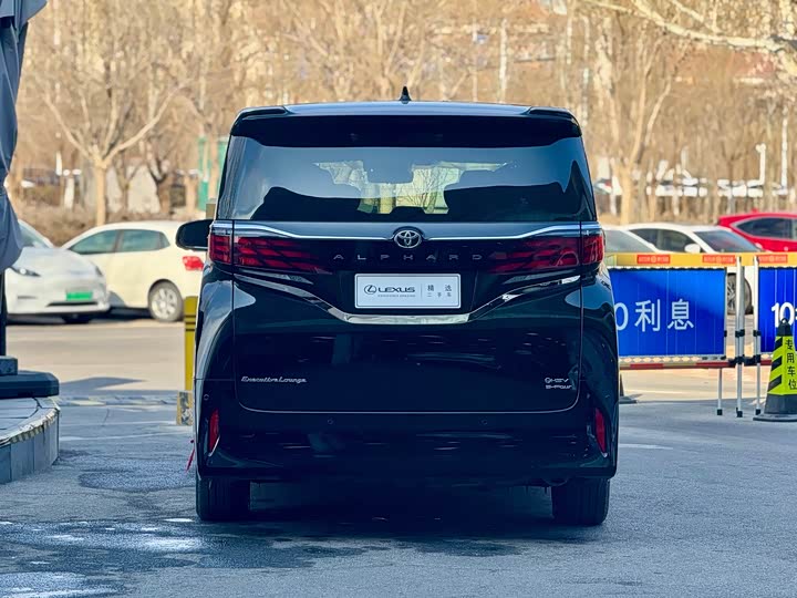 2025 Toyota Alphard