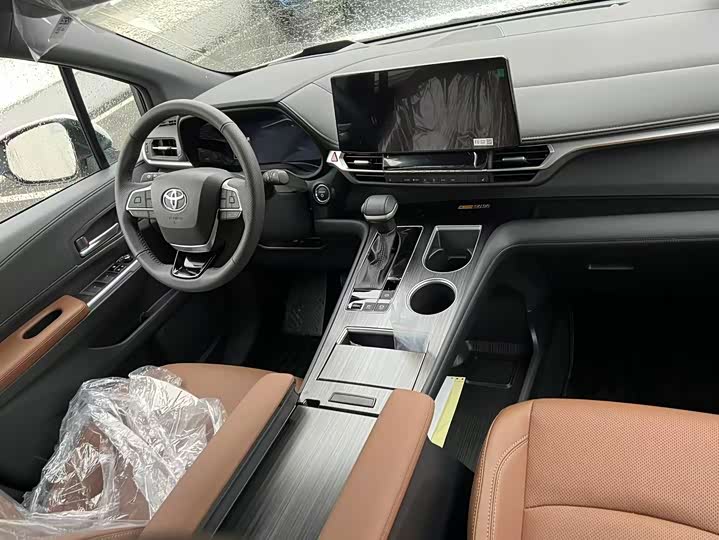 Toyota Granvia 2026 2026款 2.5L混动 尊爵ULTRA版