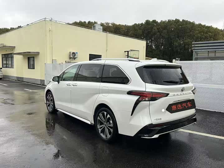 Toyota Granvia 2026 2026款 2.5L混动 尊爵ULTRA版