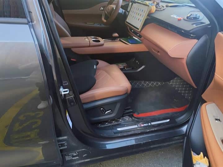 Changan UNI-Z Hybrid 2024 2024款 蓝鲸智电iDD 125km 超越型