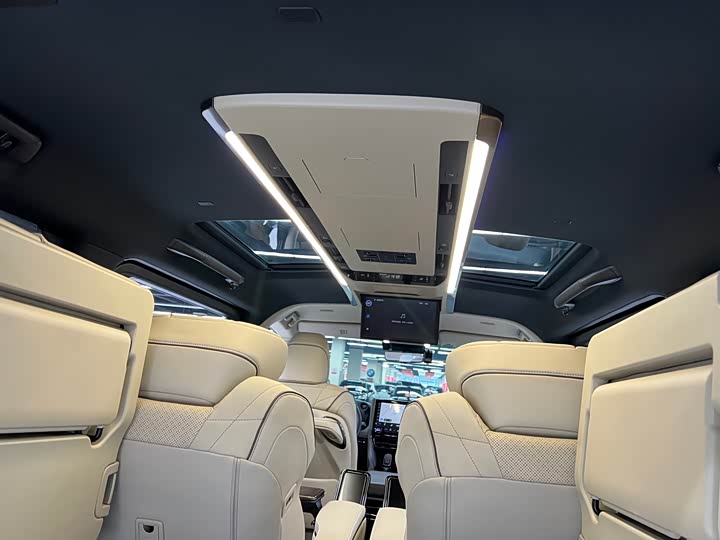 Toyota Vellfire 2024 2024款 皇冠 双擎 2.5L 至尊行政版