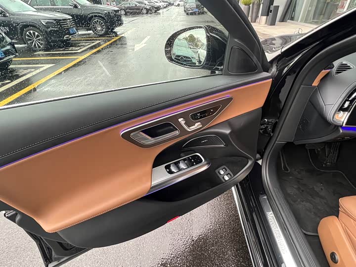 Mercedes-Benz E-Class Hybrid 2024 2024款 E 350 e L 插电式混合动力轿车