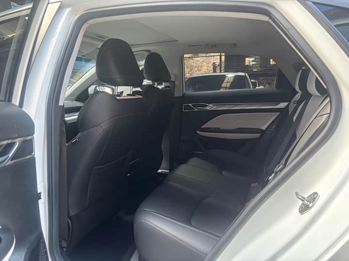 Geely Emgrand L 2022 2022款 1.4T CVT旗舰型