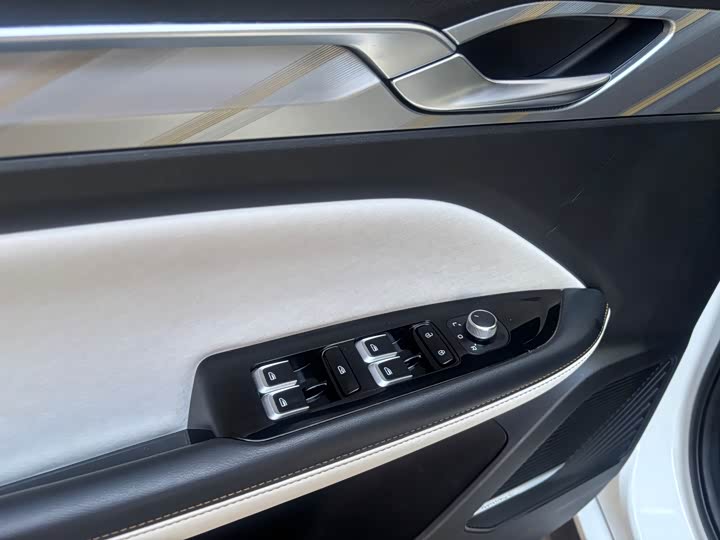 Geely Emgrand L 2022 2022款 1.4T CVT旗舰型