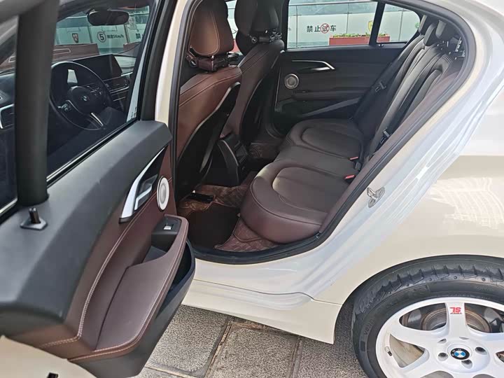 BMW 1 Series 2023 2023款 120i M运动曜夜版