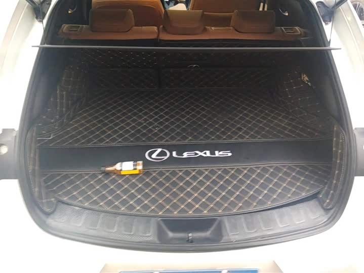 Lexus UX 2022 2022款 260h 探·趣版