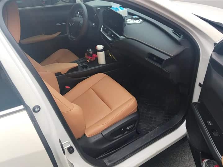 Lexus UX 2022 2022款 260h 探·趣版