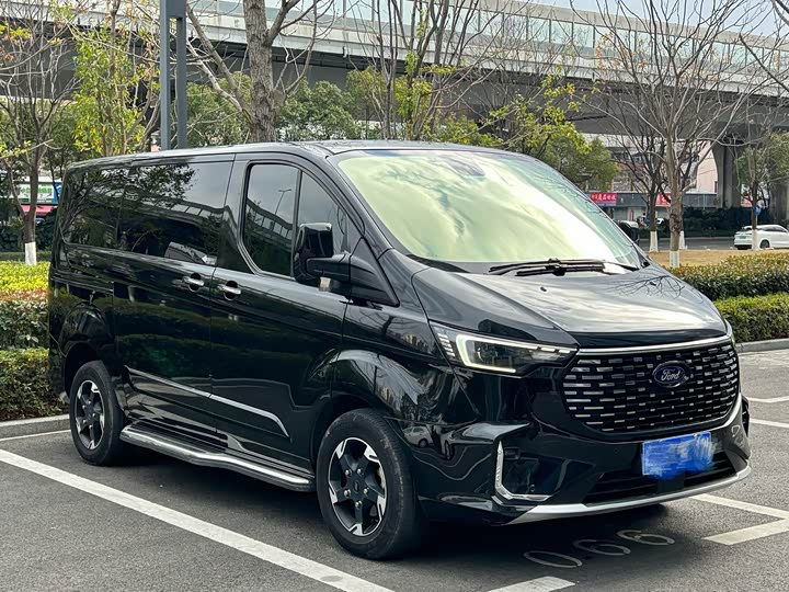 2023 Ford Tourneo