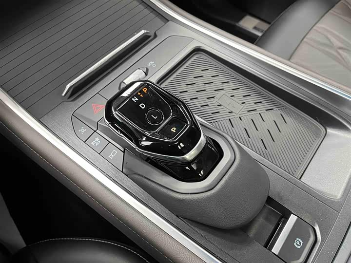 Ford Edge 2025 2025款 锐界L 2.0T EcoBoost E混动四驱七座至尊型