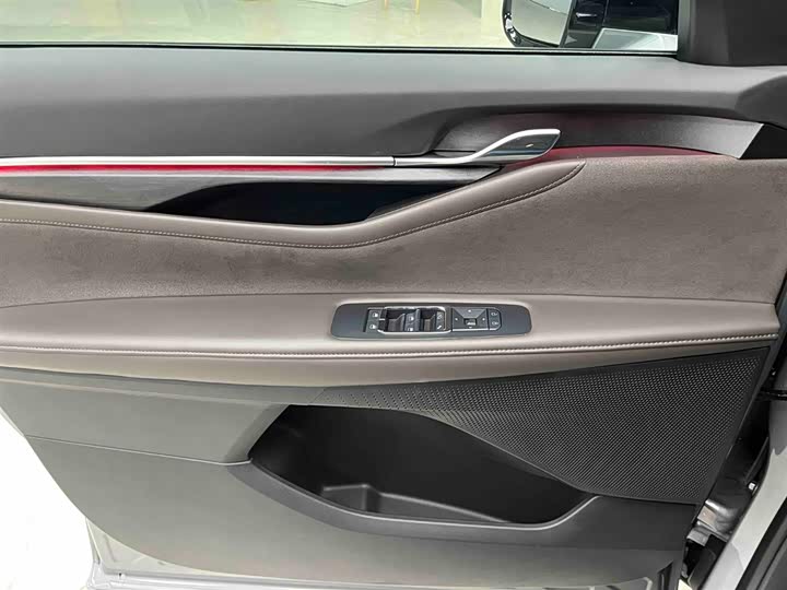 Ford Edge 2025 2025款 锐界L 2.0T EcoBoost E混动四驱七座至尊型