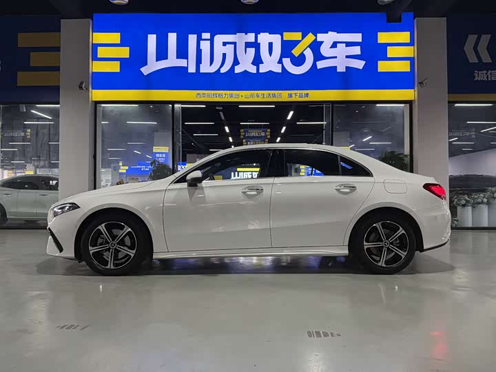 Mercedes-Benz A-Class 2025 2025款 A 200 L 时尚型