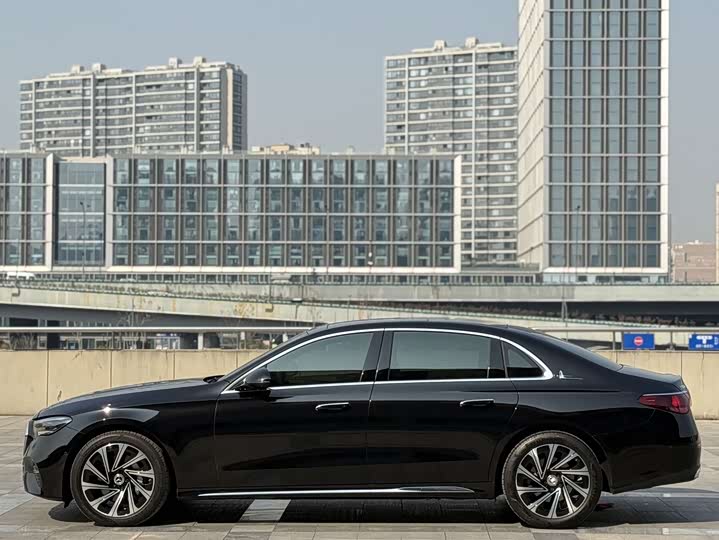 Mercedes-Benz E-Class 2025 2025款 E 300 L 豪华型