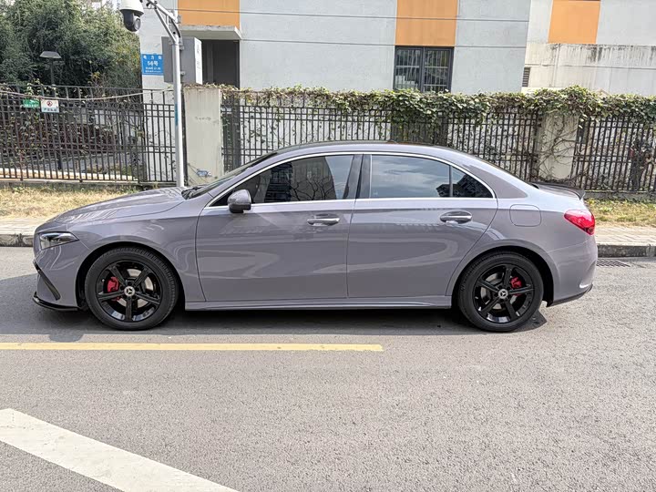 Mercedes-Benz A-Class 2025 2025款 A 200 L 时尚型