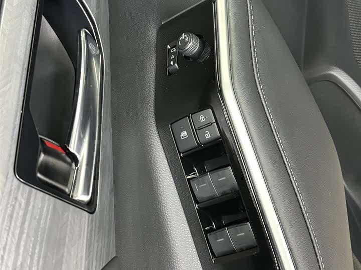 Toyota Crown Kluger 2026 2026款 2.5L HEV四驱尊贵版