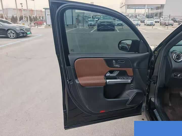 Mercedes-Benz GLB-Class 2025 2025款 GLB 220 时尚型