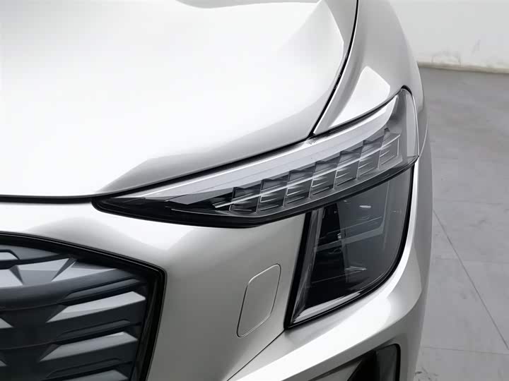 Audi Q5 e-tron 2023 2023款 40 e-tron 星耀型 机甲套装