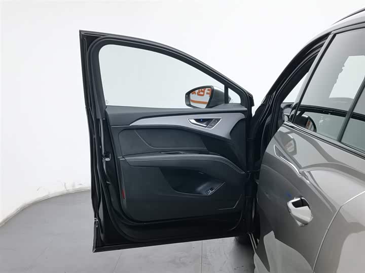 Audi Q5 e-tron 2023 2023款 40 e-tron 星耀型 机甲套装