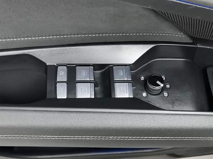 Audi Q5 e-tron 2023 2023款 40 e-tron 星耀型 机甲套装