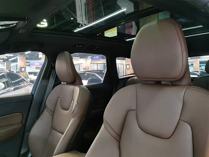 Volvo XC60 Hybrid 2025 2025款 插电式混动 长续航四驱智远豪华版