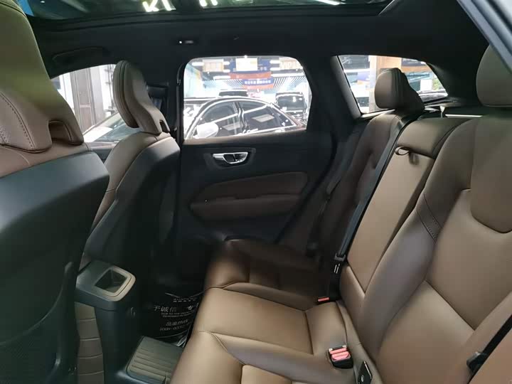 Volvo XC60 Hybrid 2025 2025款 插电式混动 长续航四驱智远豪华版
