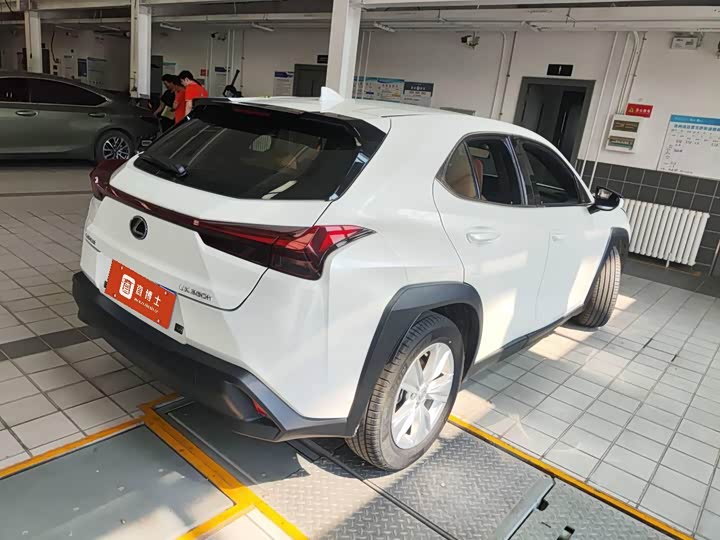 Lexus UX 2022 2022款 260h 探·寻版