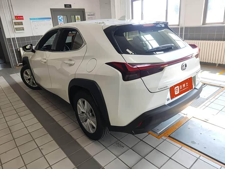 Lexus UX 2022 2022款 260h 探·寻版
