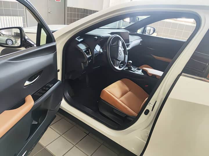 Lexus UX 2022 2022款 260h 探·寻版