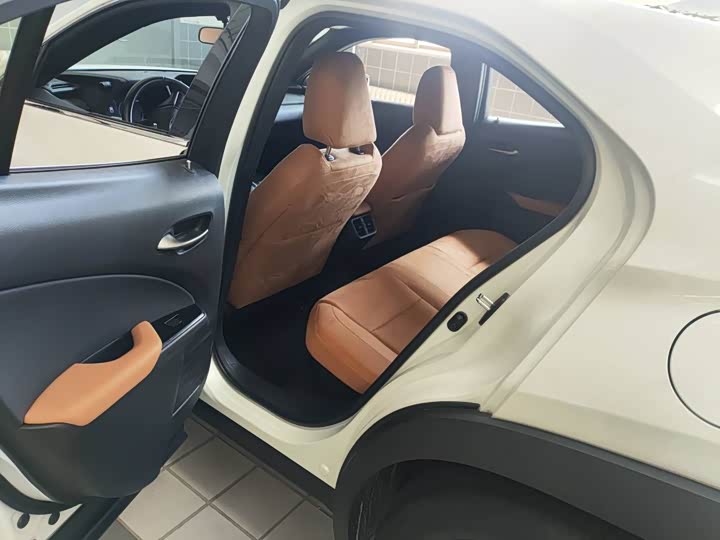 Lexus UX 2022 2022款 260h 探·寻版