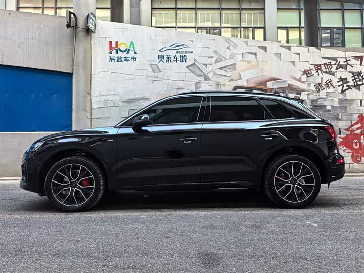 Audi Q5L 2025 2025款 45周年典藏版 40 TFSI 豪华动感型
