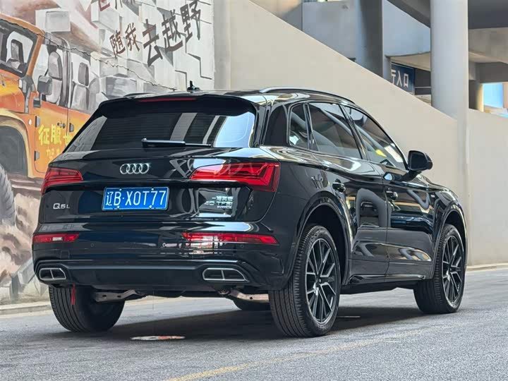 Audi Q5L 2025 2025款 45周年典藏版 40 TFSI 豪华动感型