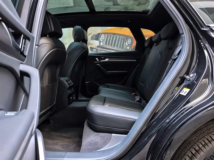 Audi Q5L 2025 2025款 45周年典藏版 40 TFSI 豪华动感型