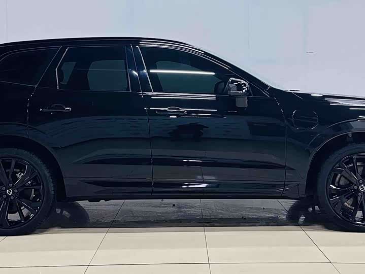 Volvo XC60 Hybrid 2025 2025款 插电式混动 长续航四驱智远极夜黑版