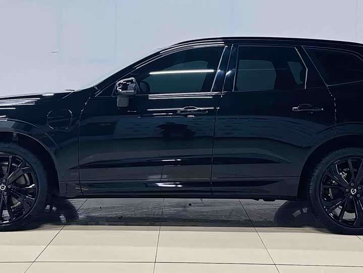 Volvo XC60 Hybrid 2025 2025款 插电式混动 长续航四驱智远极夜黑版