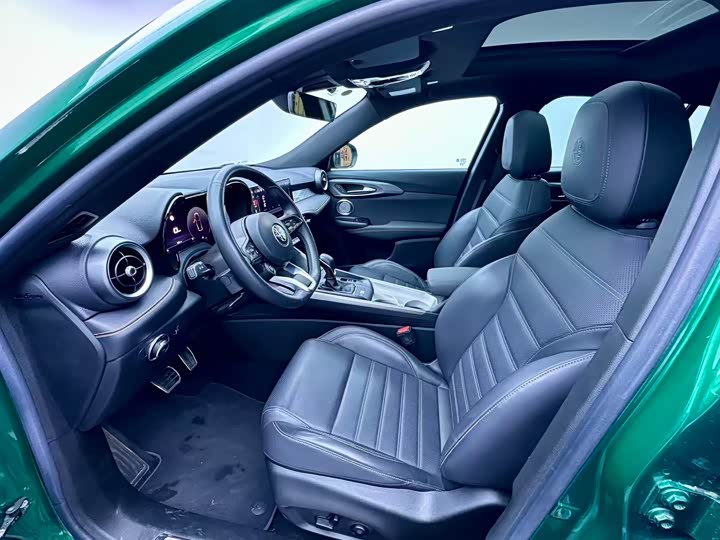 Alfa Romeo Tonale 2023 2023款 2.0T 268HP AWD Veloce赛道版